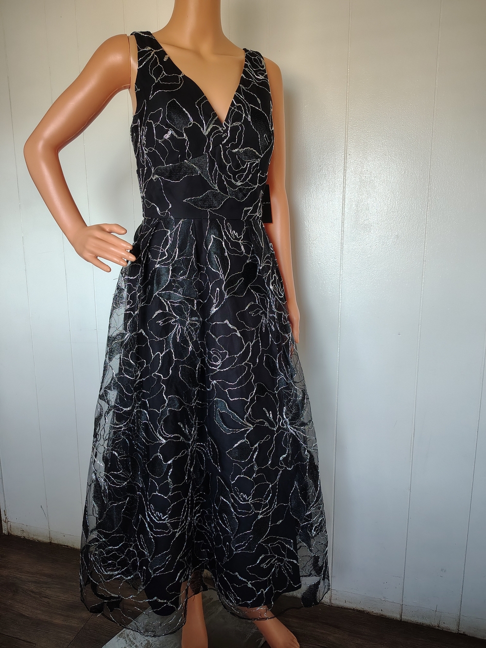 NWT Tahari  ASL V-Neck Metallic Soutache Midi Dress - Size 10